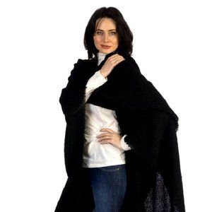 Kerry Woollen Mills Celtic Ruana Black Lambswool Fringe Scarf/Wrap